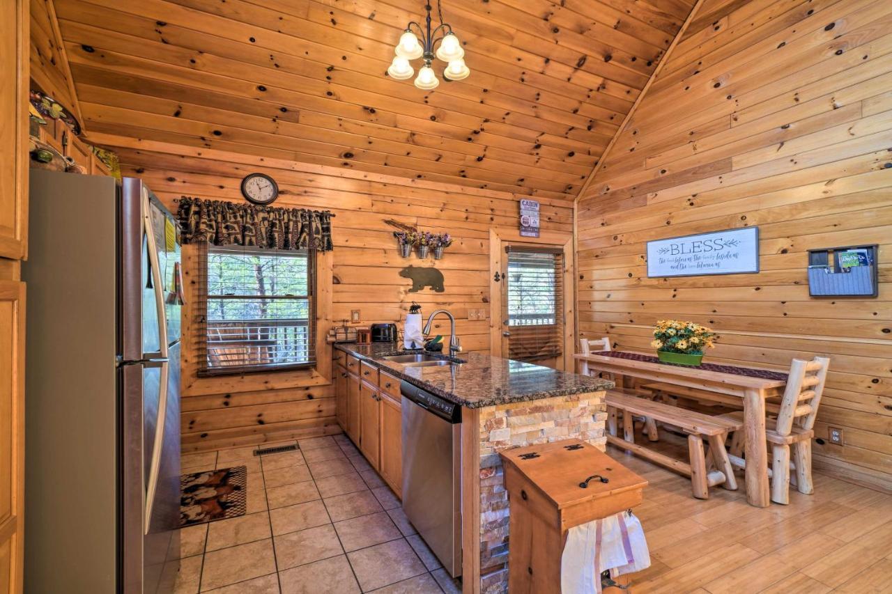 Inviting Sevierville Cabin With Deck And Hot Tub! Exterior foto