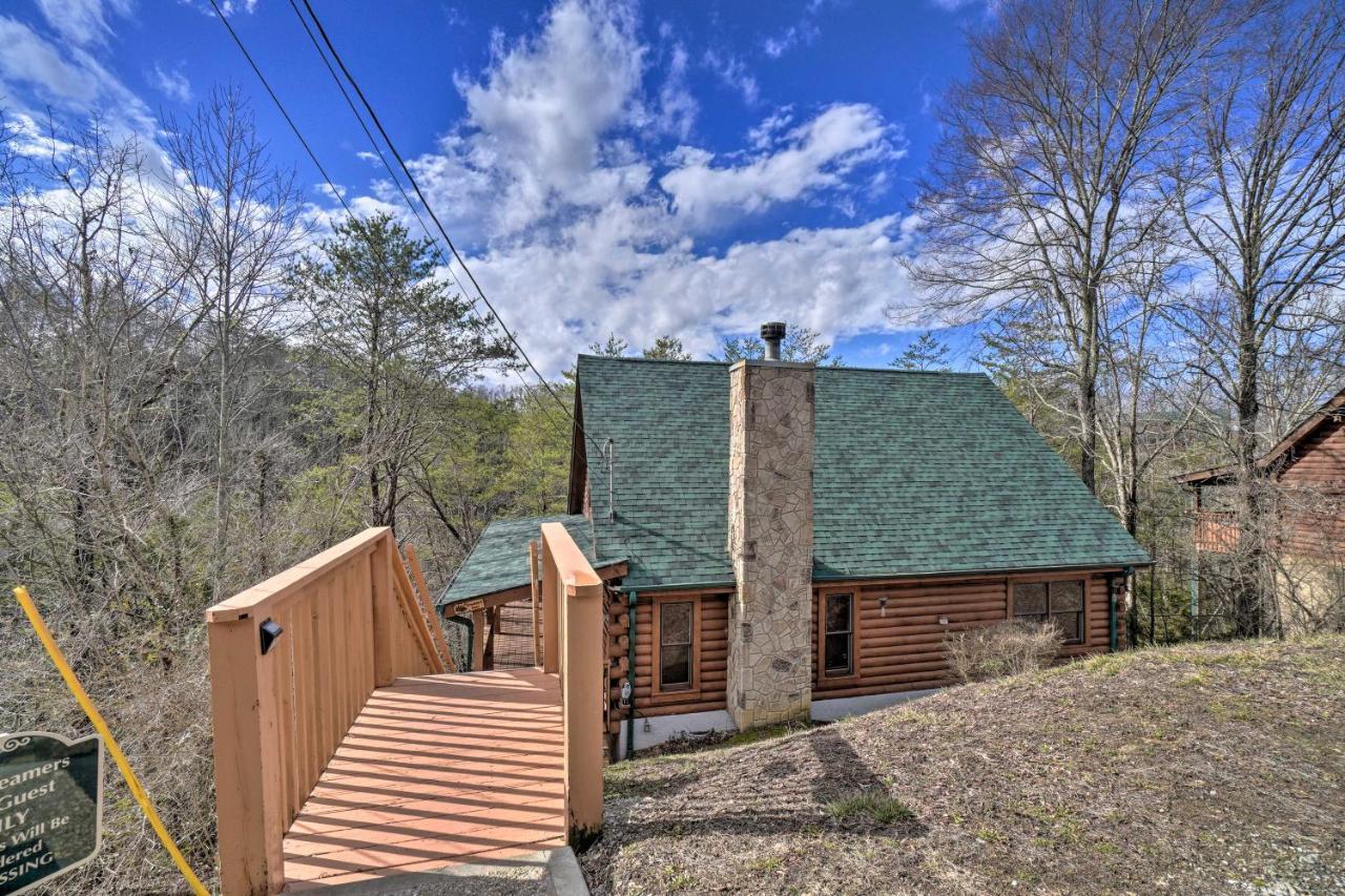 Inviting Sevierville Cabin With Deck And Hot Tub! Exterior foto